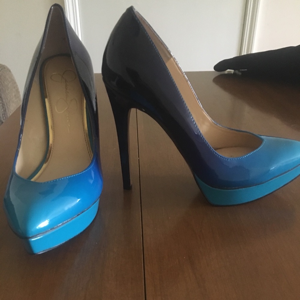 Jessica Simpson pumps